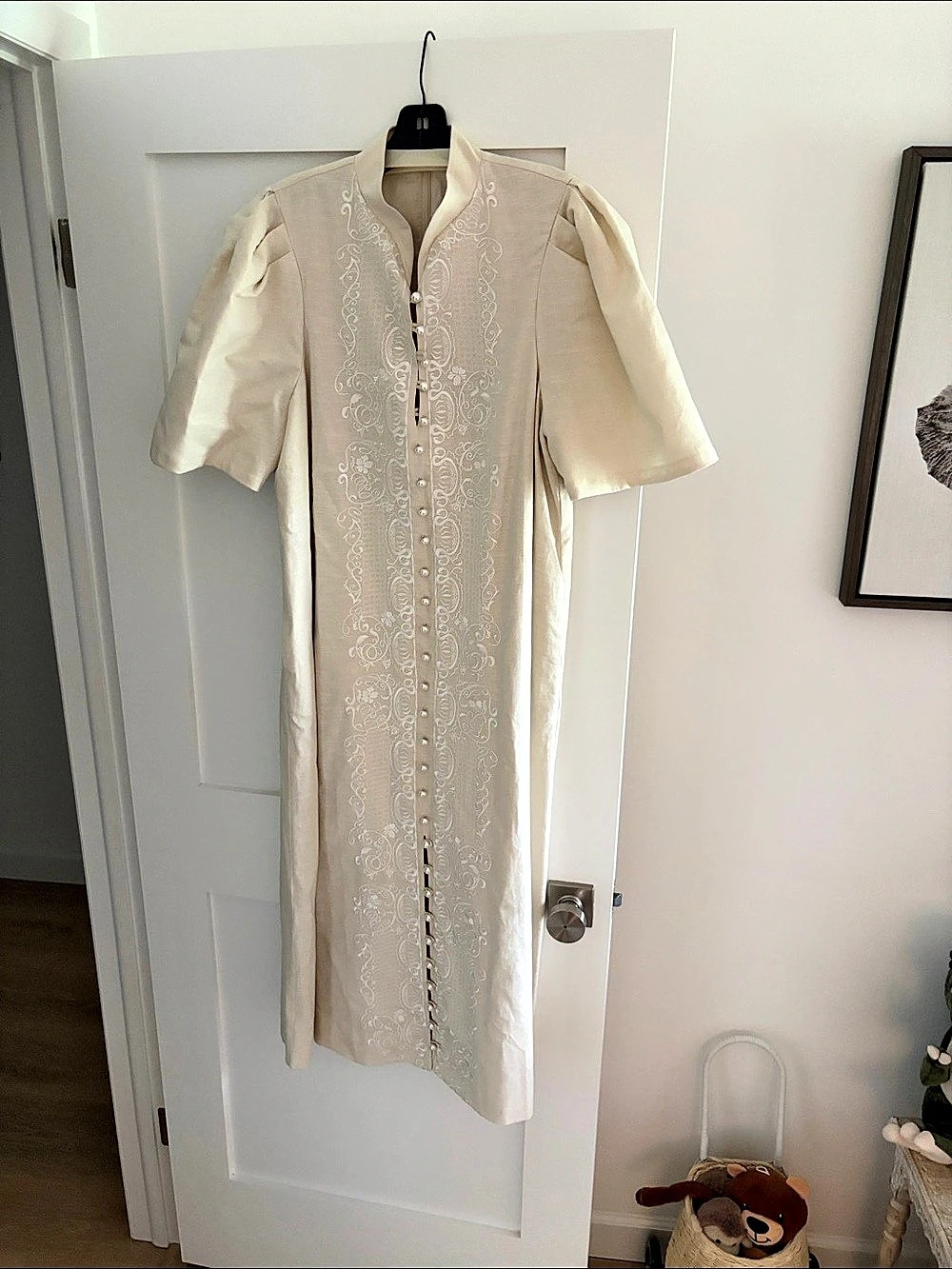 Mestiza Embroidered Kurta in Cream Large Like New